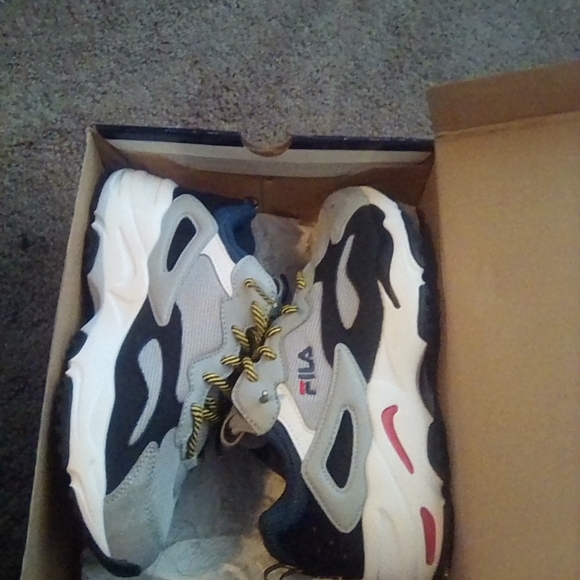 FILA KIDS RAY TRACER SHOES SIZE 5.5 GRAY - Picture 3 of 11